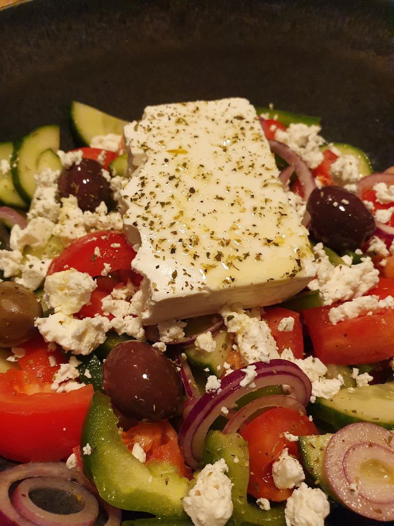 Griechischer Bio Bauernsalat (Choriatiki) - unkompliziert und einfach